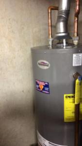 expert-plumber-installs-and-repairs-water-heaters